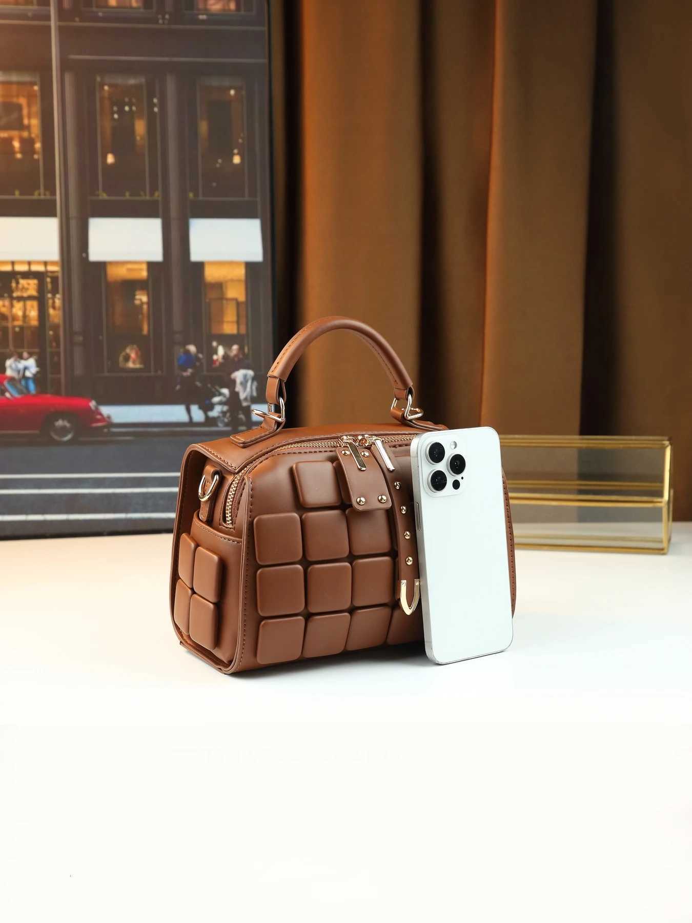 European and Persali Wens Bags Handbags New Versatile Square Fi Design Messenger Bags Small low Bags Y251120