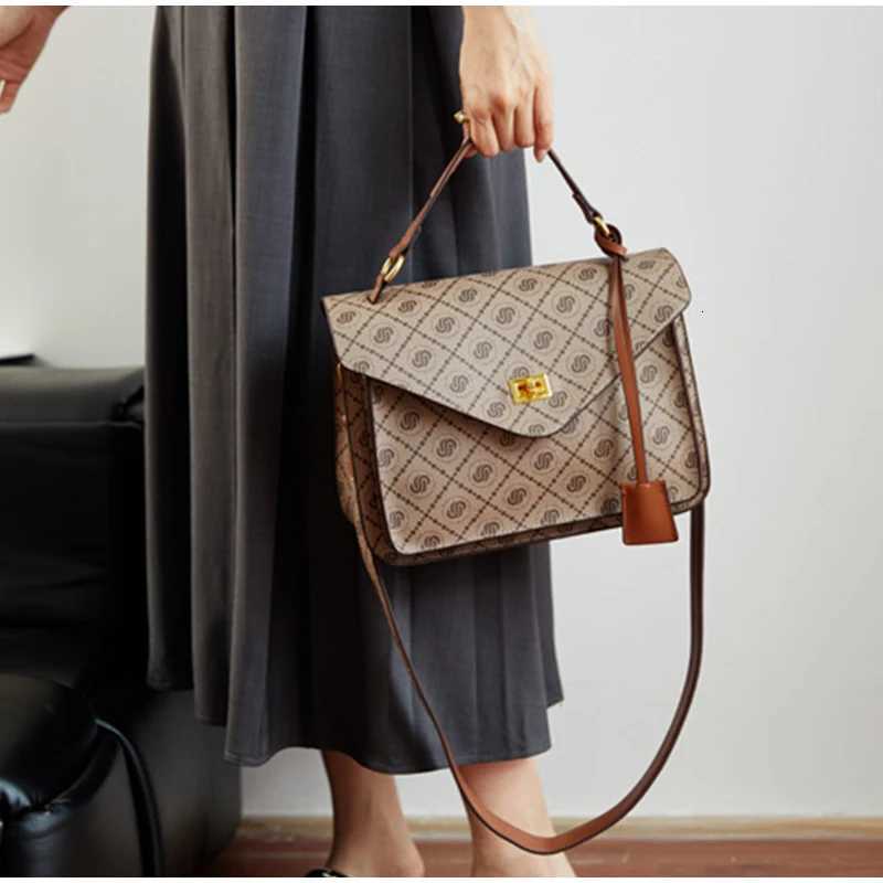 Luxury Vintage Pattern Messenger Bag Lock Design Handbag Wen Purse Large Capacity Crossbody Briefcase Elegant Shoder Tote Y251120