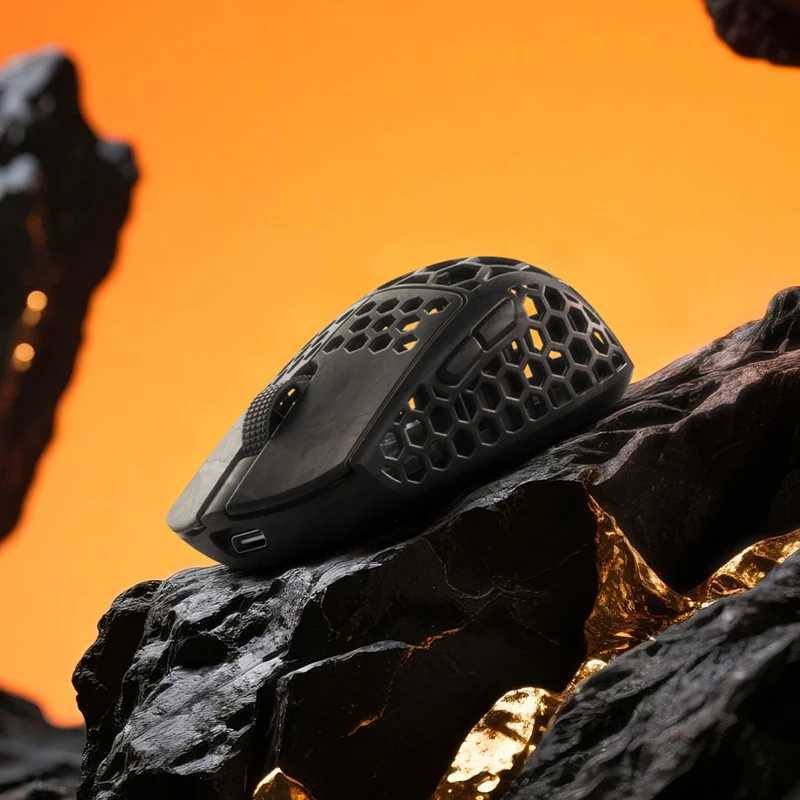 Darmoshark M5Air Forged Carbon Fiber Gaming Mouse Wireless 8K Macro Mouse 30KDPI Finger Grip Small Hand Mice 30g Lightweight L251120