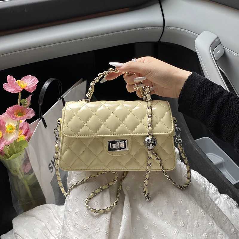 High-end ins trendy hand-carrying small square bag 2025 new fiable small fragrance diamd shoder bag simple wens bag Y251120