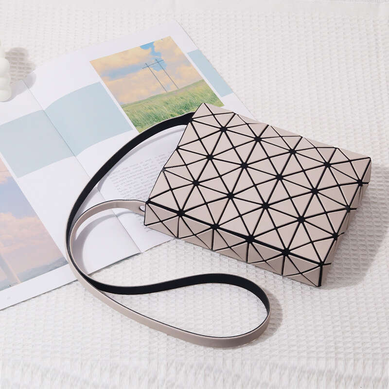 Designer Bag 2025 Japanese Small Square Box Geometric Diamond Grid New Single Shoulder Crossbody Mobile Handbag Fashionable Mini Bag