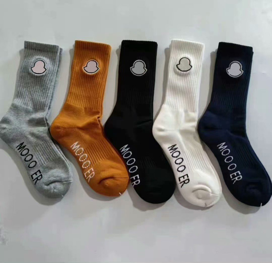 Four seasons new designer socks with leisure sports socks embroidered towel socks for men and women trend socks fashion collocation.