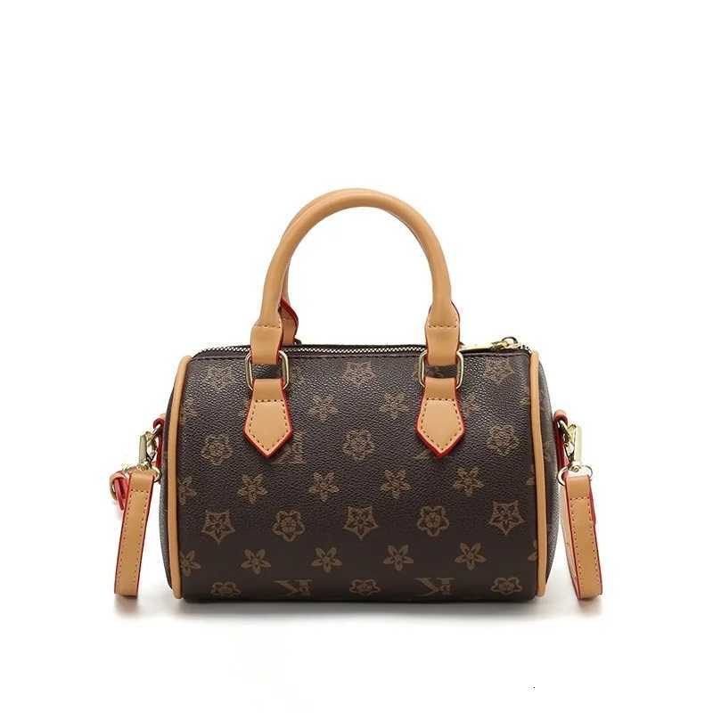 2025 New Wens Bucket Bag Large Capacity Mogram Print Tote Shoder Bag Vintage Crossbody Purse Casual Chic Handbag Y251120