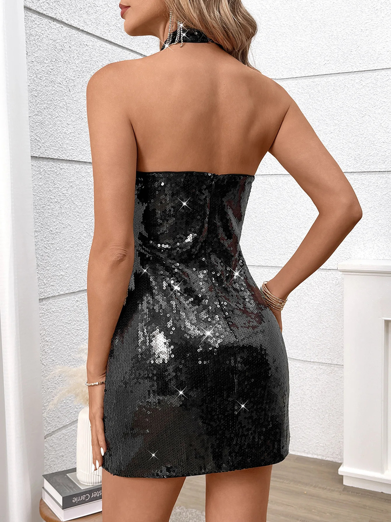 The sexy black sequined dress showcases a burly backless womens round neck Mmock pocket ceremonial 250420