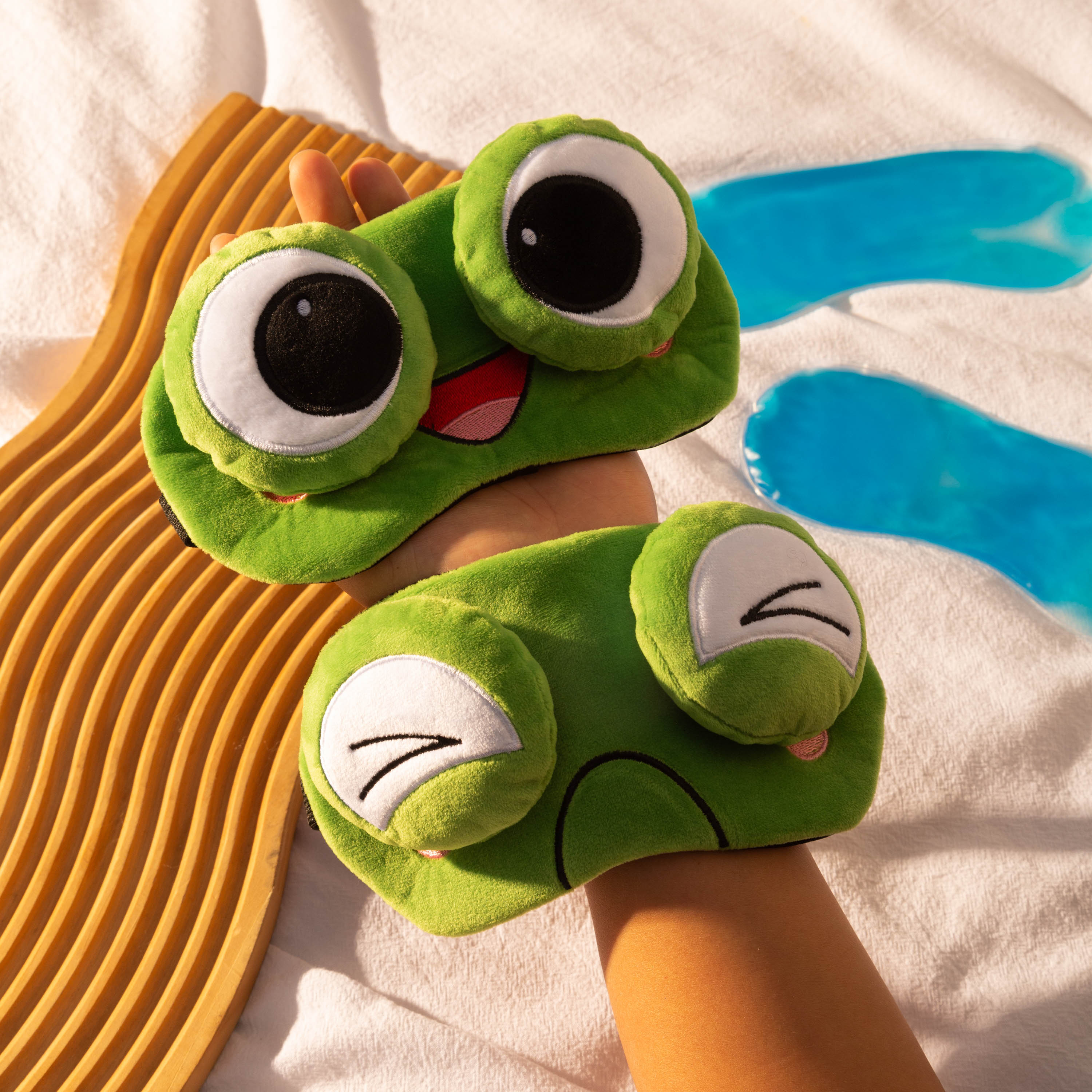 Frog-shaped cute cartoon eye mask with vivid big eyes and playful expressions, soft and skin-friendly plush ice compress eye mask, multiple styles in 