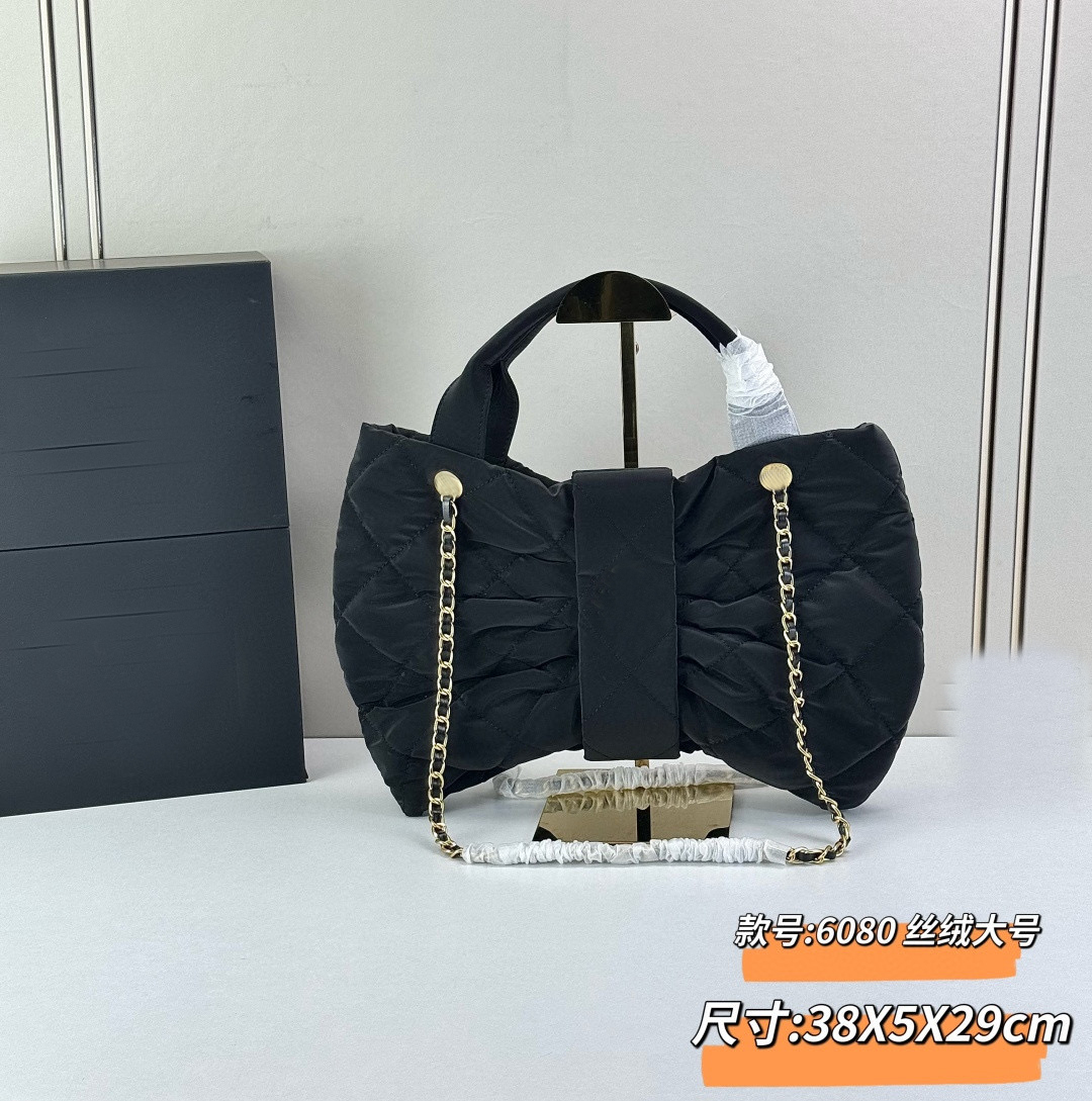 Chic Ladys Handbag with Adaptable Straps Perfect Daily Companion