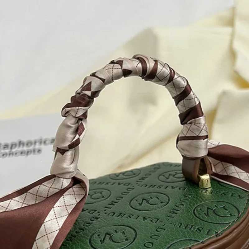 New High Quality Small Bag Wen Autumn Winter Niche Design Crossbody Bag Popar Wens Portable Bucket Bags with Ribbs Y251120