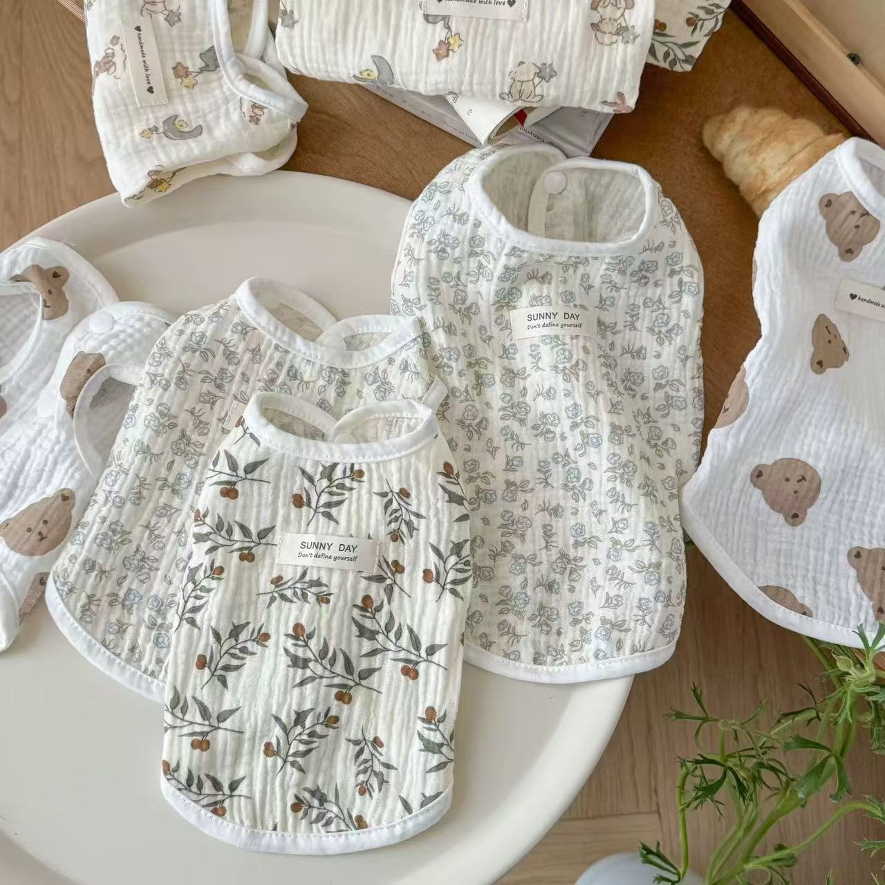 T0022Summer pure cotton cat clothes sleeveless cardigan gauze cute vest dog sun protection vest thin anti-hair loss