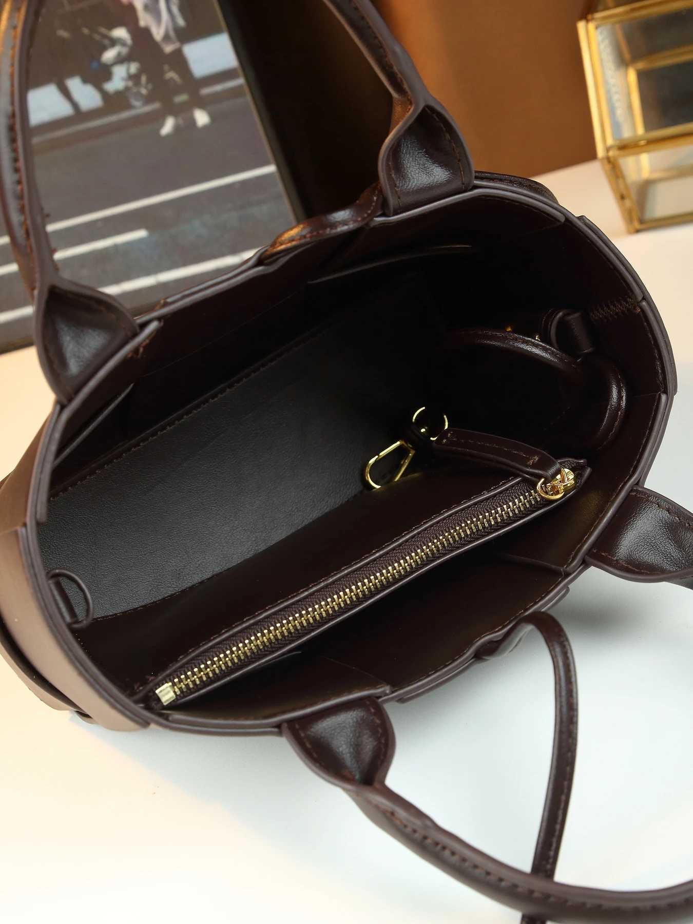 Fi versatile woven model mother and child bag portable shoder small bucket bag small vegetable basket bag Y251120