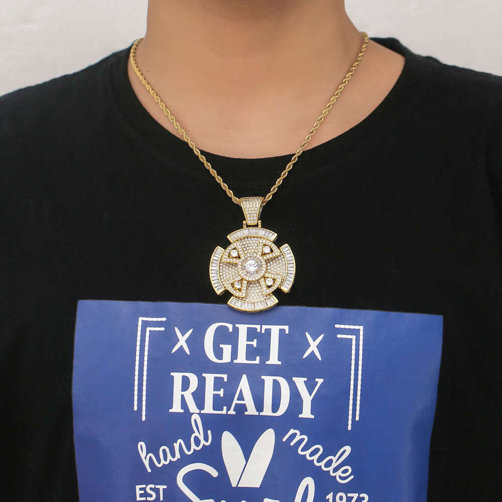 Luxury designer's new rotating windmill pendant, sterling silver, ice encrusted out VVS Moissanite men and women's hip hop necklace Free del
