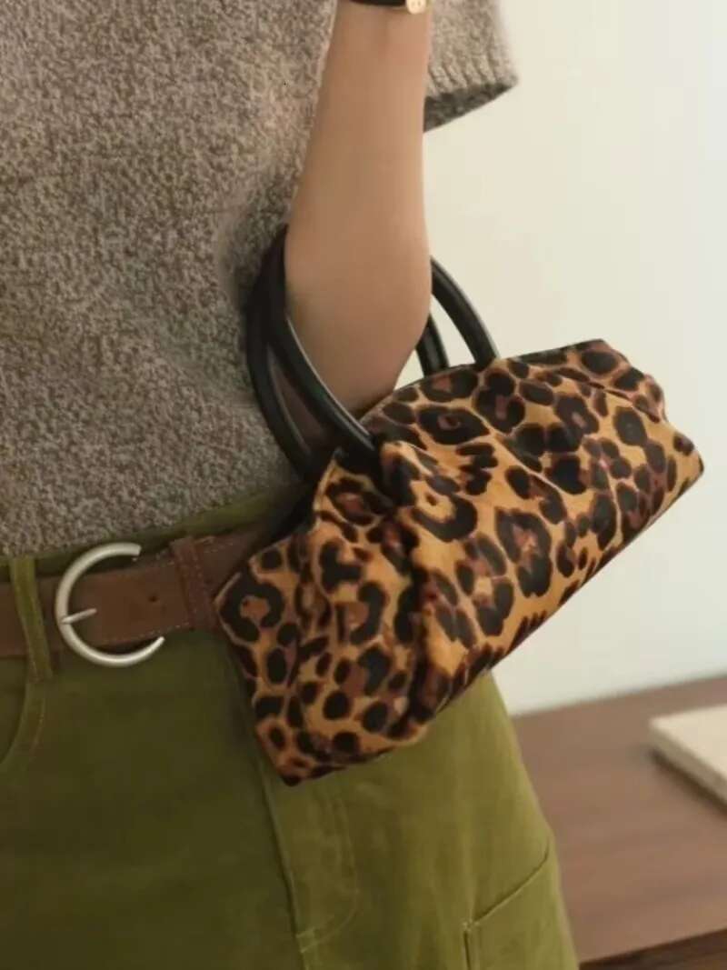 New Leather Women's Niche Design Bag Fashionable And Versatile Single Shoulder Crossbody High-End Leopard Print Handbag