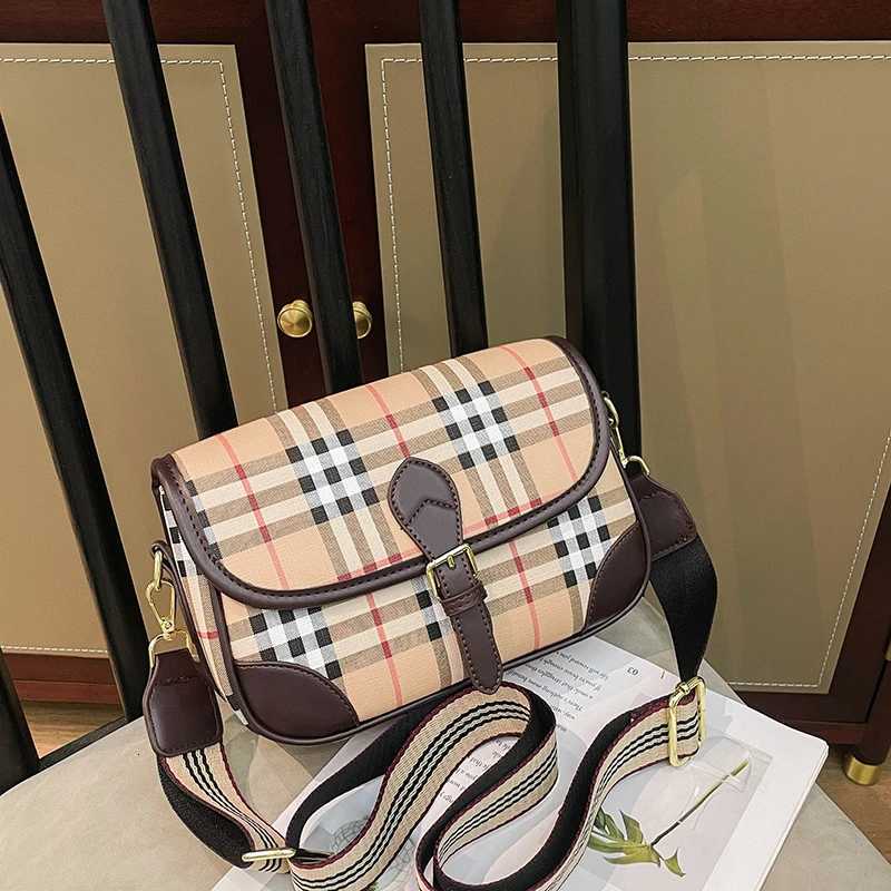 Luxury Vintage Leather Crossbody Bag For Wen With Trendy Letter And High-End Fiable Style Y251120