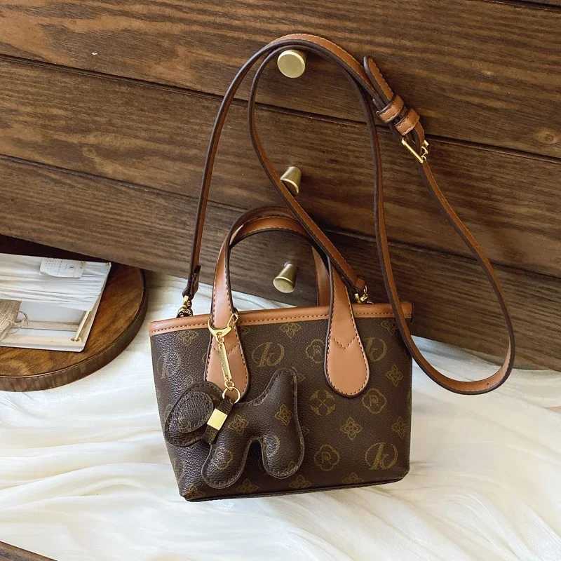 Versatile Ladies Leather Messenger Bag Adjustable Crossbody Shoder Handbag For Daily Essentials Y251120