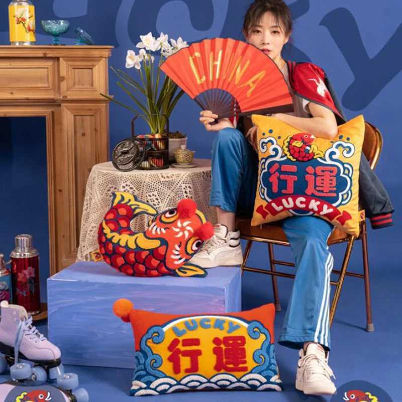 Pillow Case Joy Chinese Traditional Lucky Fish Embroidery Cushion Cover Sofa Chair Bedding Decor Velvet Tufted Koi Cushion C251120