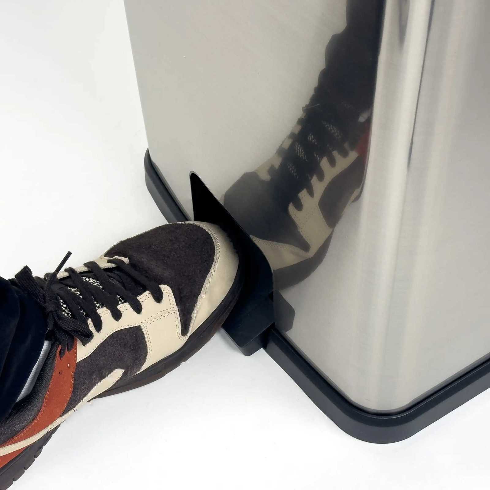 133 Gallon Trash Can Plastic Touch-Up Kitchen Trash Can White C251120