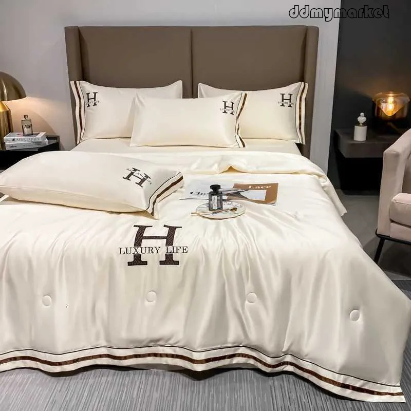 Luxury 100% Washed Silk Summer Quilt Embroidered Smooth Ice Cooling Comforter - Soft Silky Solid Blanket for Bed ddmymarket