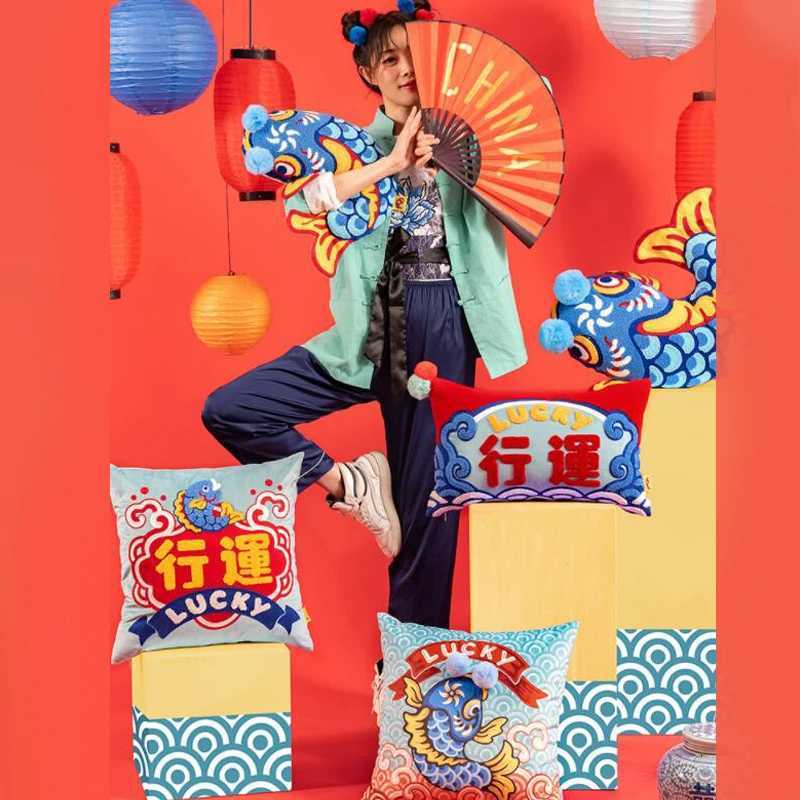 Pillow Case Joy Chinese Traditional Lucky Fish Embroidery Cushion Cover Sofa Chair Bedding Decor Velvet Tufted Koi Cushion C251120