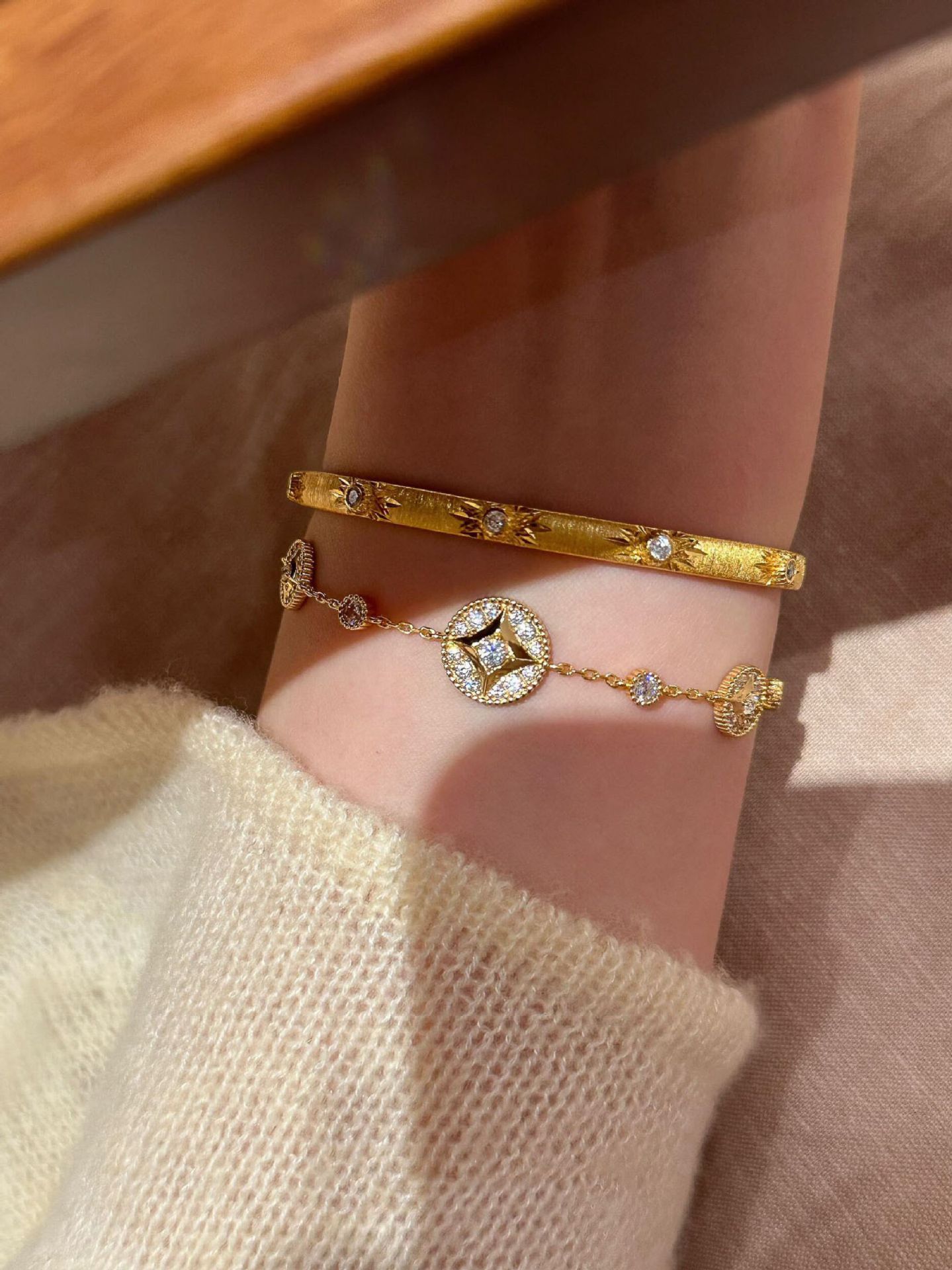 18K Real Gold Plated Zircon Star Bracelet French Retro Light Luxury High-End Design Sense Niche Jewelry - view 4