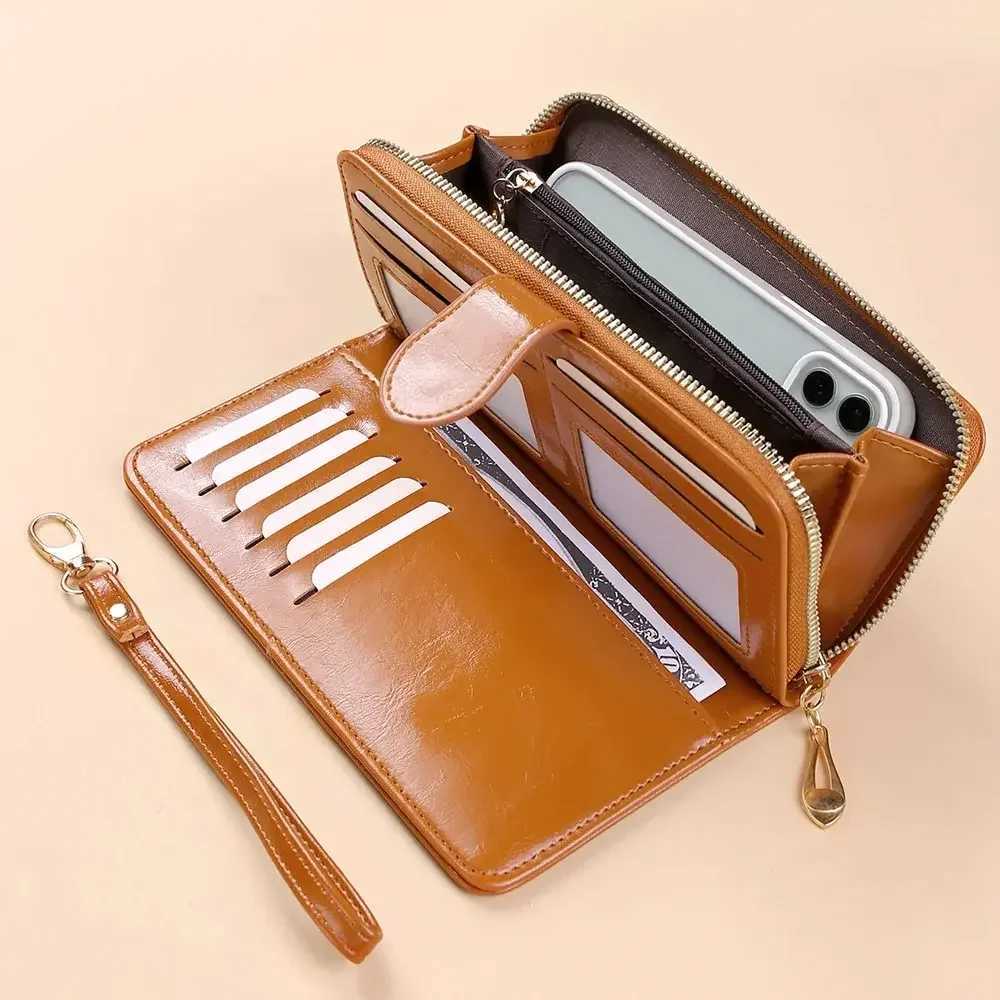 Womens Vintage Oil Wax PU Leather Clutch Wallet Female Large Capacity Phone Purse Ladies Wristband Simple Card Holder Pouch BagW251120
