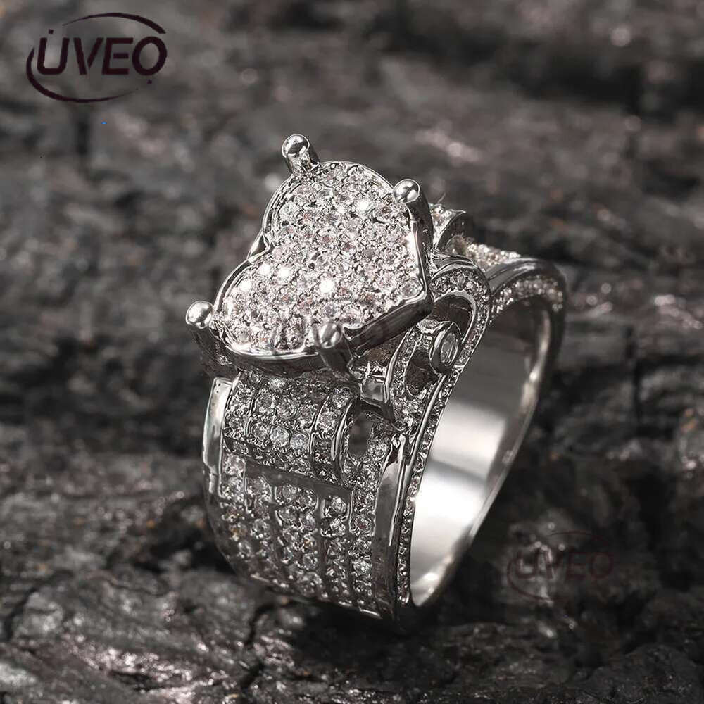 Band Hip Hop Claw Setting 3A Cubic Zirconia Bg Ice Out Heart Rings for Men Women Unisex Rapper Jewelry Gift Drop 230826