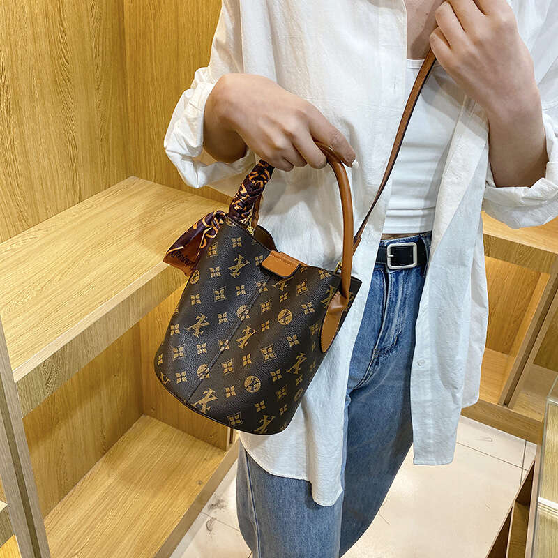 2025 New Fashion Women's Printed Mother and Child Water Bucket Bag Versatile One Shoulder Crossbody Handbag