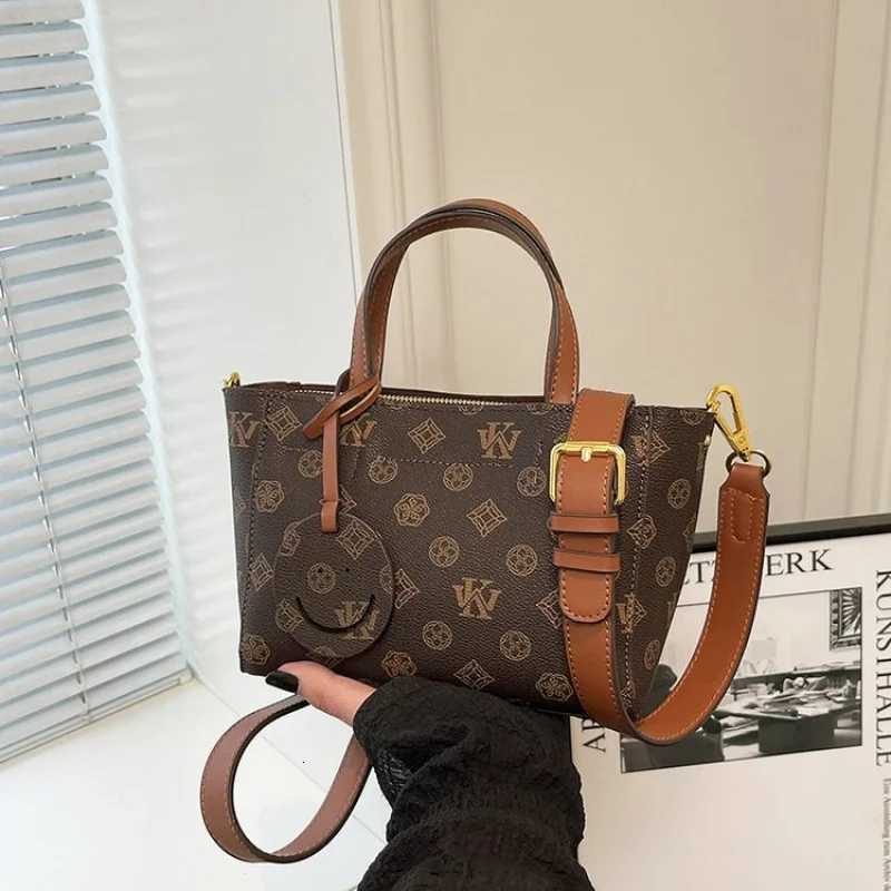 Luxury Ladies Messenger Bag - Premium Leather Crossbody Shoder Handbag With Vintage Brass Accents Y251120