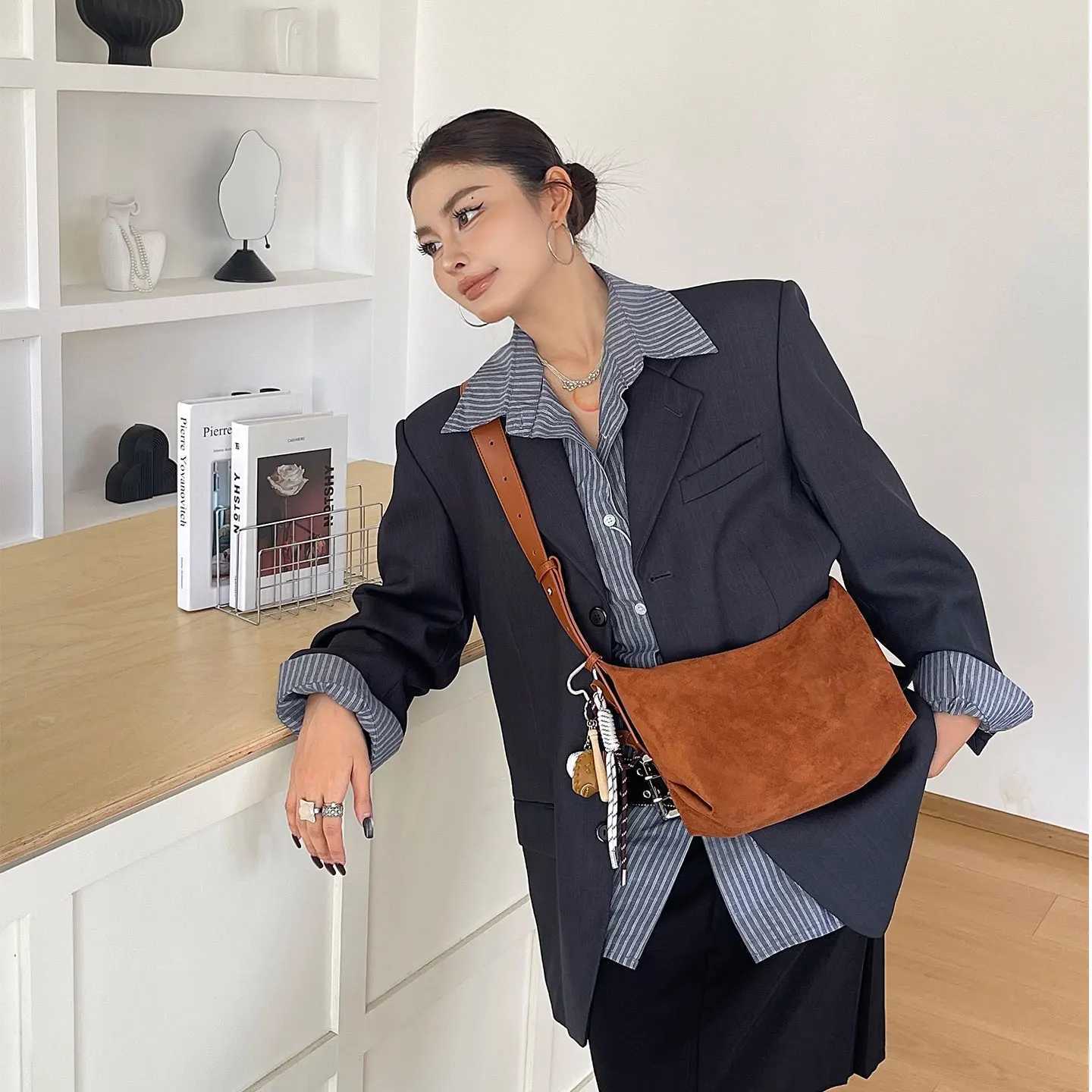 Suede Wen Luxury Design Underarm Bag 2025 New Vintage Ladies Shoder Handbag Fi Crossbody Casual Trendy High Quality Y251120