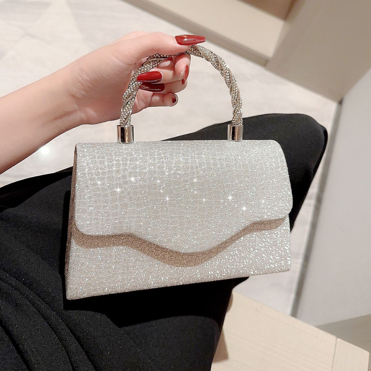 Elegant Women's Rhinestone Handbag - Perfect for KTV Parties and Formal Events