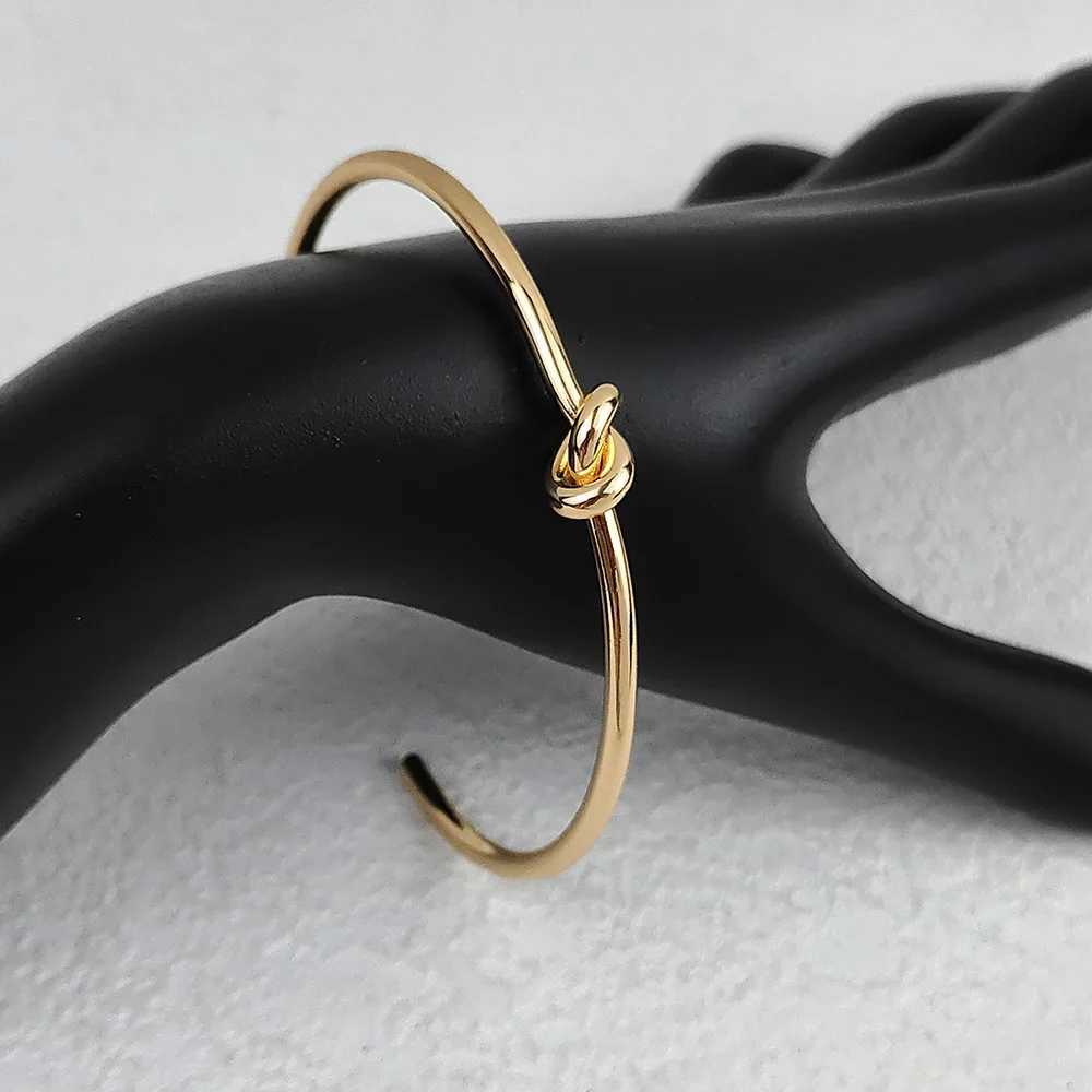 Simple knot bracelet womens open cuff bracelet stainless steel adjustable knot bracelet fashionable jewelry Valentines Day giftT250420
