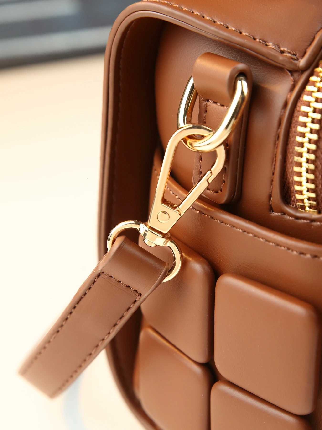 European and Persali Wens Bags Handbags New Versatile Square Fi Design Messenger Bags Small low Bags Y251120