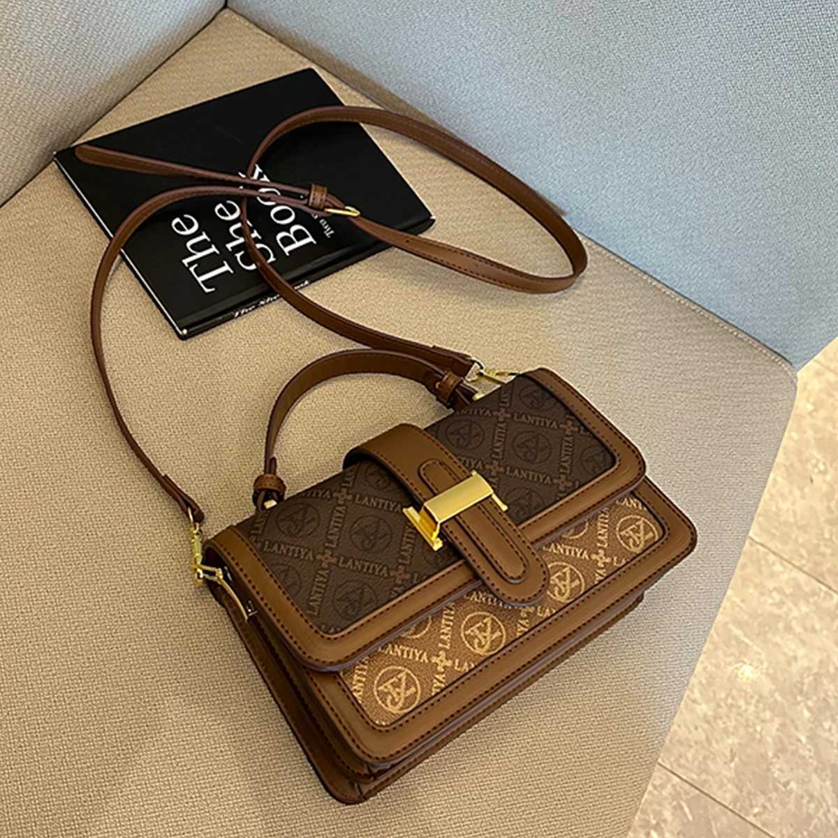 Vintage Letter-Print Crossbody Bag for Wen Quilted PU Trim Magnetic Flap Inner Zip Adjustable Strap for Daily Cmute Handbag Y251120