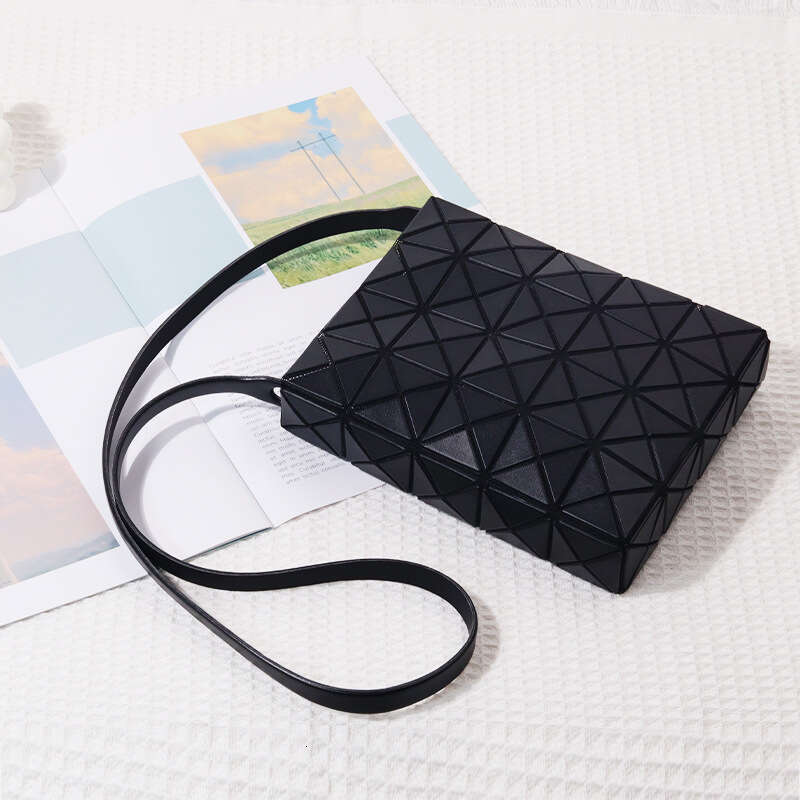 Designer Bag 2025 Japanese Small Square Box Geometric Diamond Grid New Single Shoulder Crossbody Mobile Handbag Fashionable Mini Bag