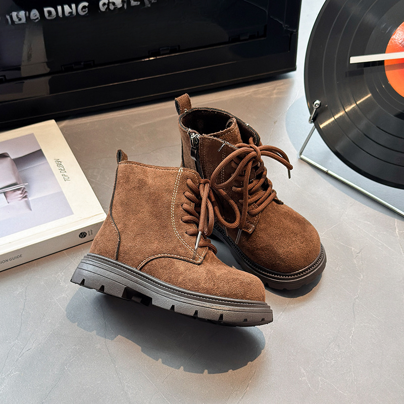 New designer shoes Girls Retro Stylish British Style Martin Boots Autumn Winter New Fashionable Handsome Boys Short Boots Versatile Leather Boots