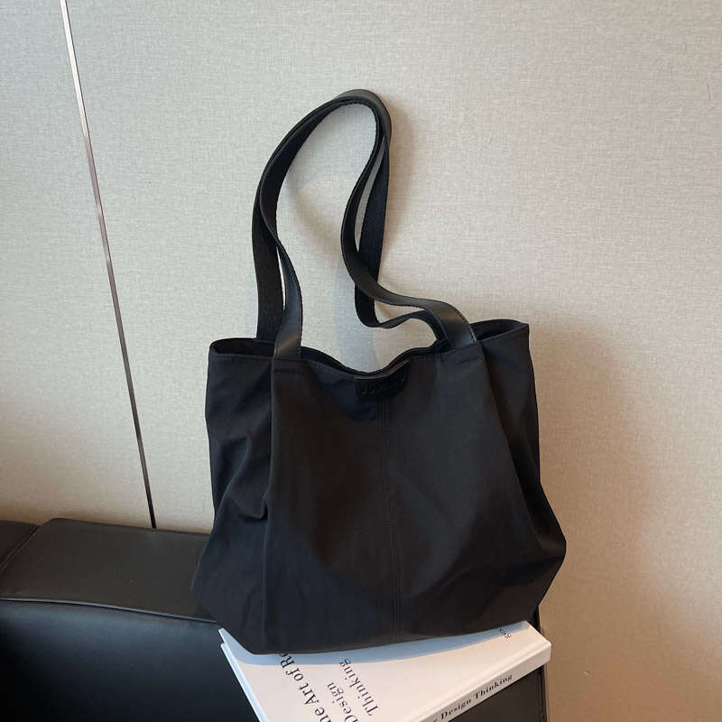 Canvas Bag Large Capacity Shopping Bag Casual Large Capacity Women Summer Lightweight Shoulder Simple Versatile Canvas Tote Bag Commuter Ba