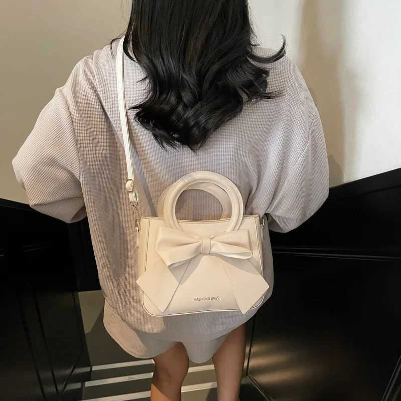 Trendy Pure Color Knot Ladies Handbag Shoder Crossbody Bag Luxury High Ahetic Value New Fi Bag for Wen Y251121