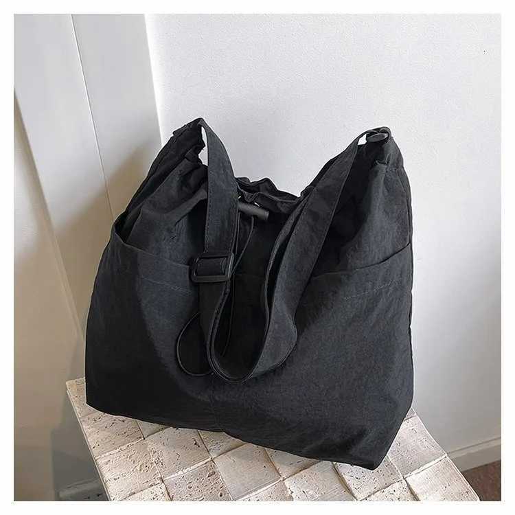 New Large Capacity Versatile Shoulder Bag for Womens Summer Popular Lightweight Shoulder Crossbody Bag Minimalist Tote HandbagT251121
