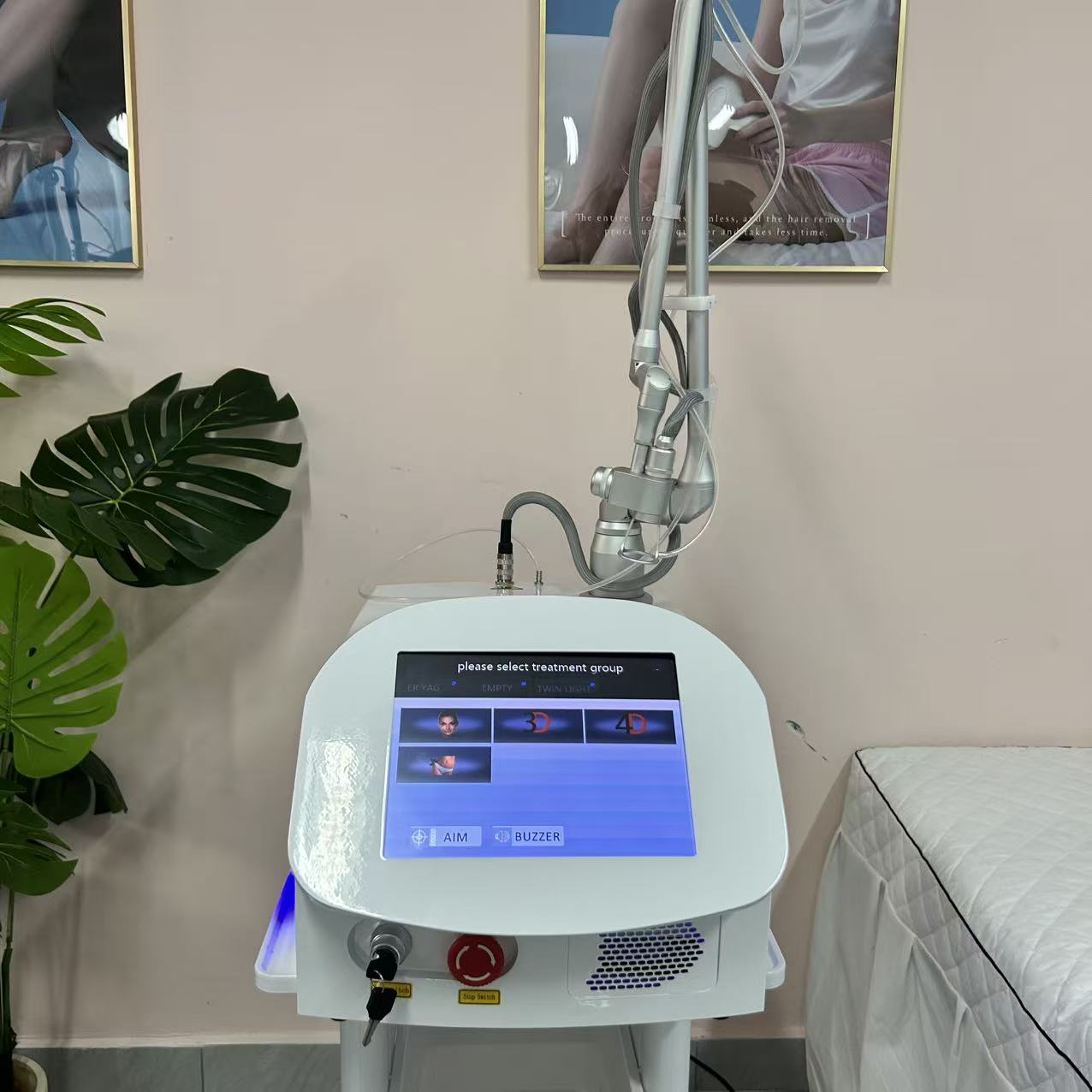 Professional CO2 Fractional Laser Machine For Acne Scar Pigmentation Wrinkle Removal and Vaginal Tightening Beauty Spa Clinic Equipment