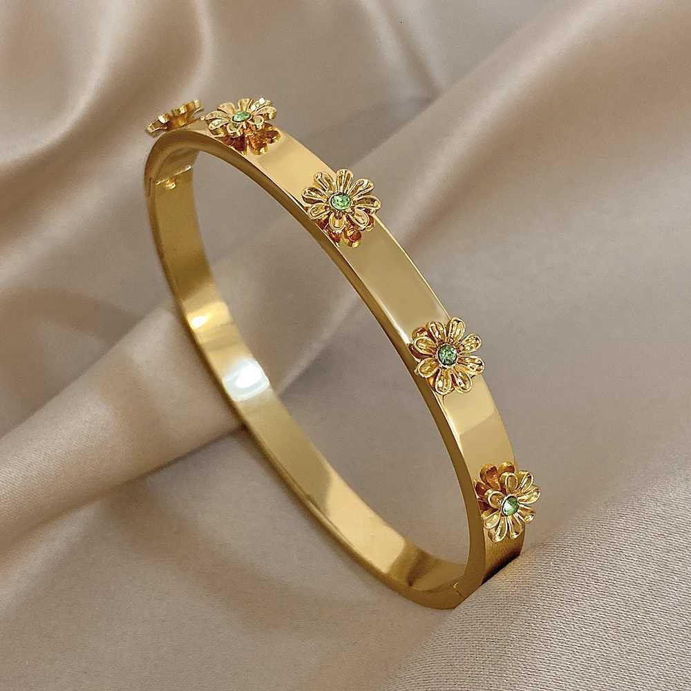 Fashion Stainless Steel Flower Inlay Rhinestone Wrist Cuff Bangles Bracelets For Women Men Chic Waterproof Charms Jewelry GiftW251121