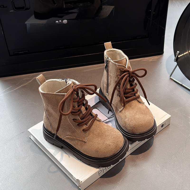 New designer shoes Girls Retro Stylish British Style Martin Boots Autumn Winter New Fashionable Handsome Boys Short Boots Versatile Leather Boots