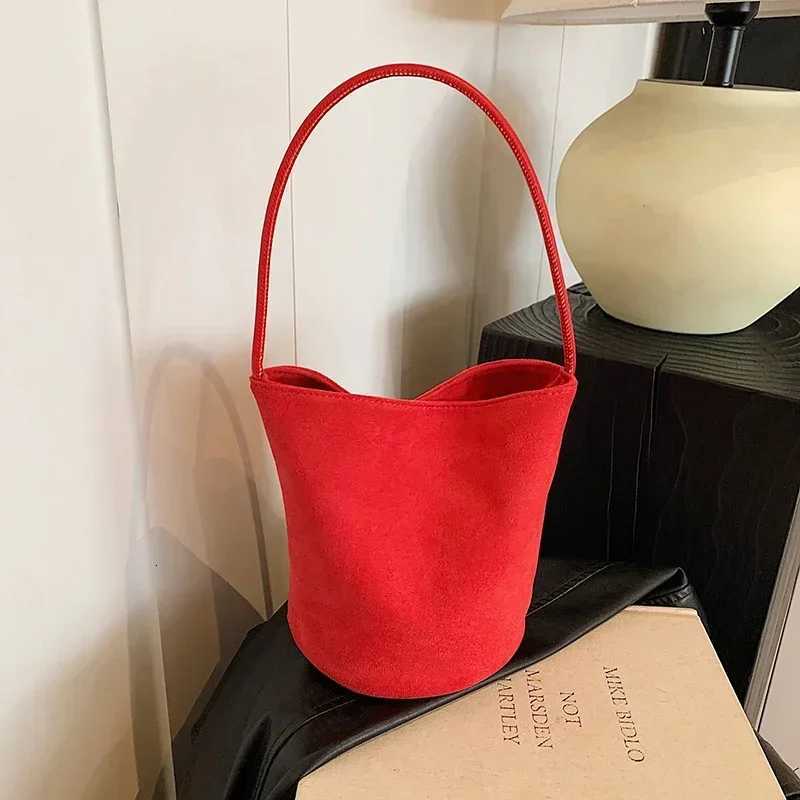 Solid Color Veet Material Product Bucket Shoder Bag 2025 New Hasp High Beauty Fi Handbag Soft Versatile Simple Tote Bag Y251121