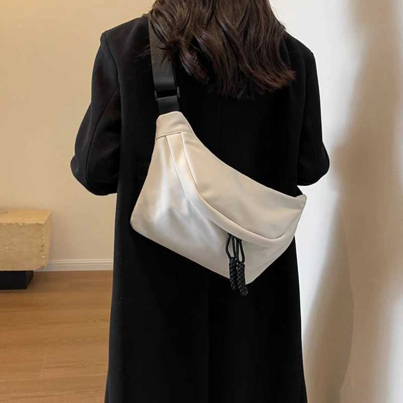 Fashion The shoder strap pl tab of the neutral color tote bag is desig in a wheat ear style and is suitable for shopping Y251121