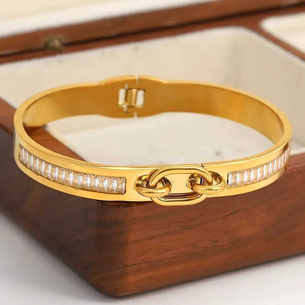 stainless steel Gold plated diamond inlaid bracelet for womenW251121