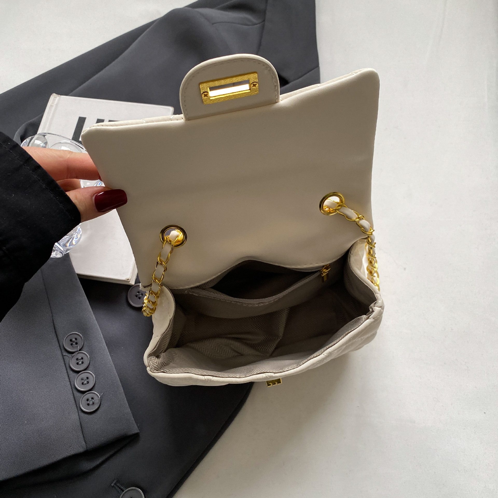 Designer Bag 2025 New Women's Solid Color Chain Strap Bag, Versatile Underarm Shoulder Crossbody Purse for Daily Commuter