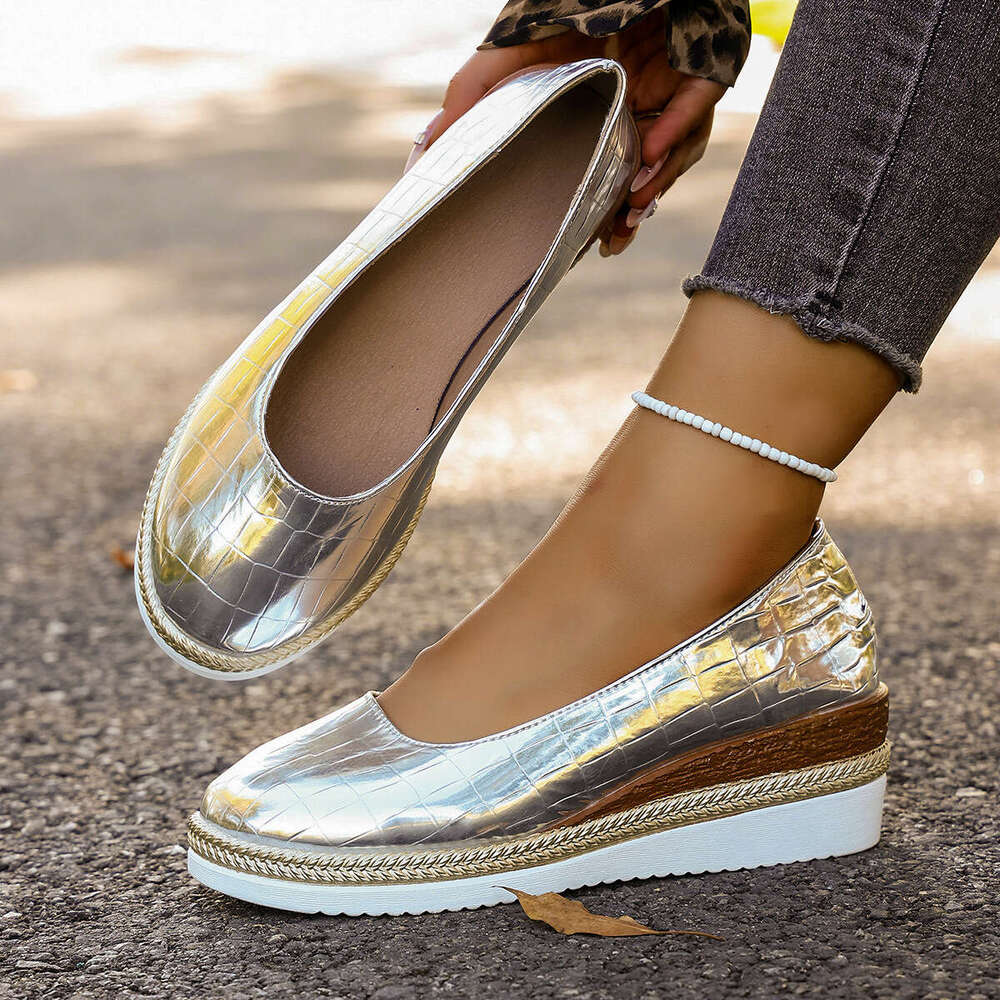 2025 Autumn New European and American Style Slip-On Casual Pointed Toe Wedge Thick Sole Shiny Export Large Size Women's Shoes