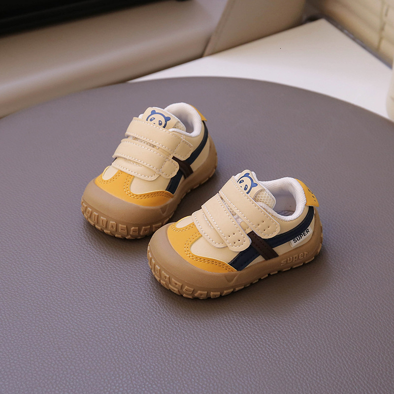 New hot selling designer children's shoes, indoor soft soled anti slip walking shoes, casual and fashionable sports shoes