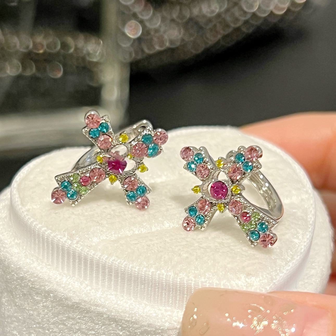 Dopamine Inlaid Diamond Cross Casual Fashion Daily Commute Versatile Light Luxury High-end Earrings for Women