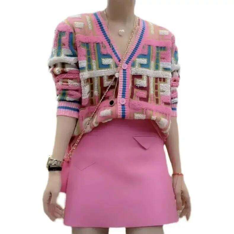 French V-Neck Retro Contrast Color Plaid Sweater Jacket Women's Thick Pink Knitted Cardigan Stylish - view 6