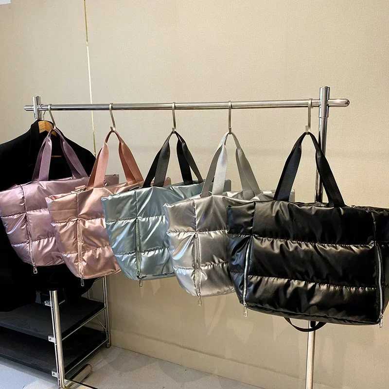 2025 New N Woven Solid Travel Handbag Large Capacity Zipper Popar Fi Shoder Bag Soft Simple Cmuting Crossbody Bag Y251121