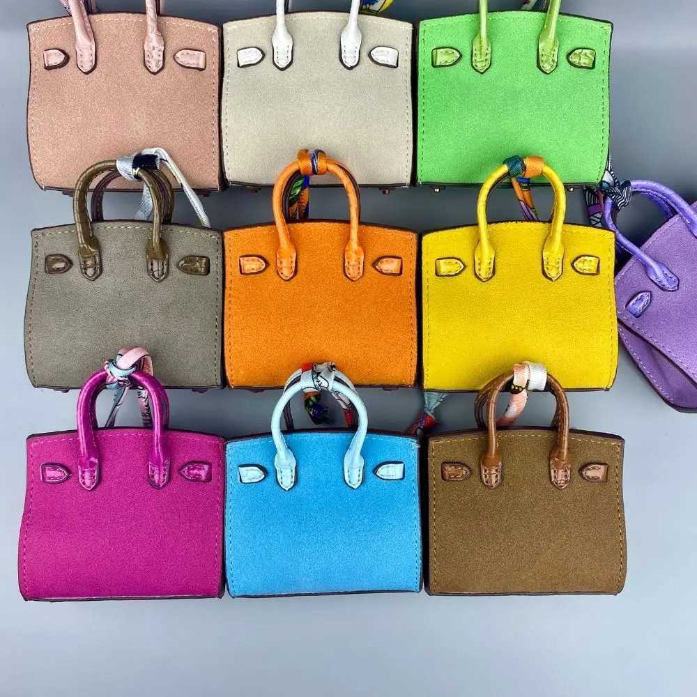 House-shaped Earphone Case Bag Charm Keychain - 3D Window Design Premium Croc-Embossed Yangba Suede Fuzzy Leather Mini Bag Z251120
