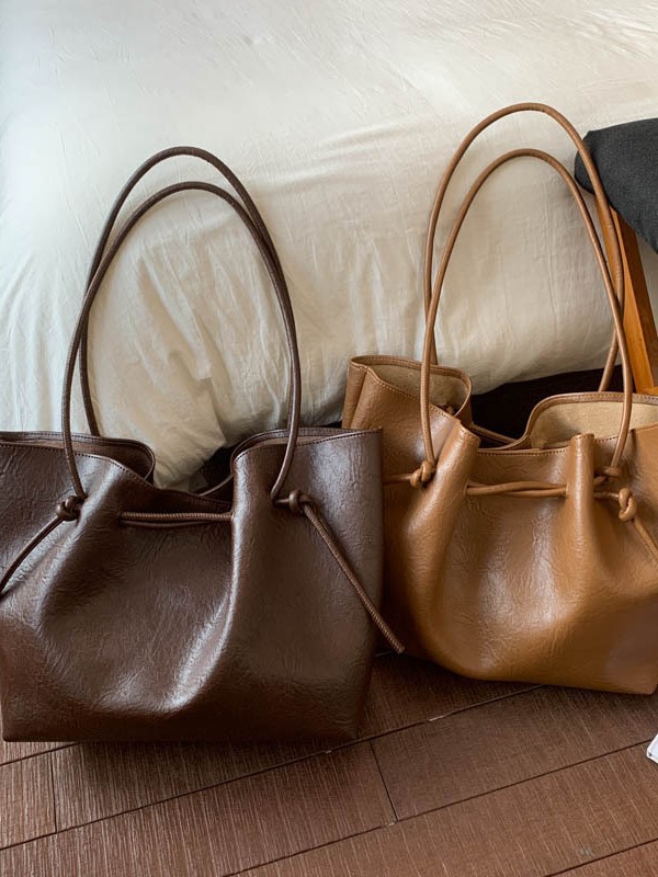 Commuting to work large capacity tote bag for women simple fashion shoulder bag retro commuter armpit bag trendy2025